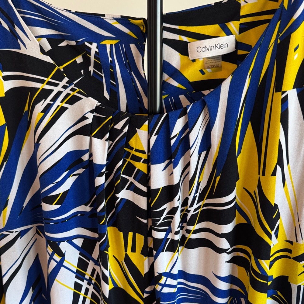 Calvin Klein Abstract Print Sleeveless Shell Top in Blue, Yellow & Black - Picture 3 of 6